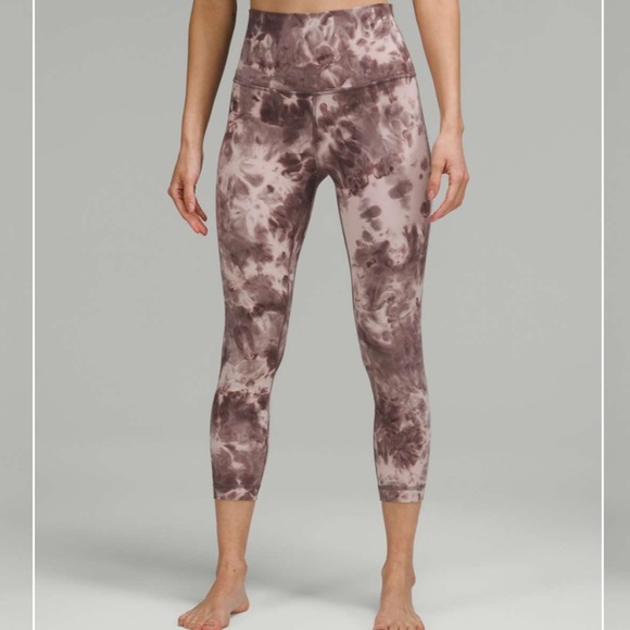 Lululemon Align High Rise Crop Leggings in Diamond Dye Mink Bery 23”
Size 6 - Picture 2 of 11